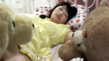 Arisa Nanako cazzo con un orsacchiotto e il suo amico, il cucciolo