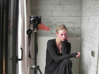 Coppia arrapata fa sesso davanti le telecamere in uno studio privato